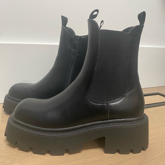 Pretty little thing platform leather boots - Picture 1 of 4